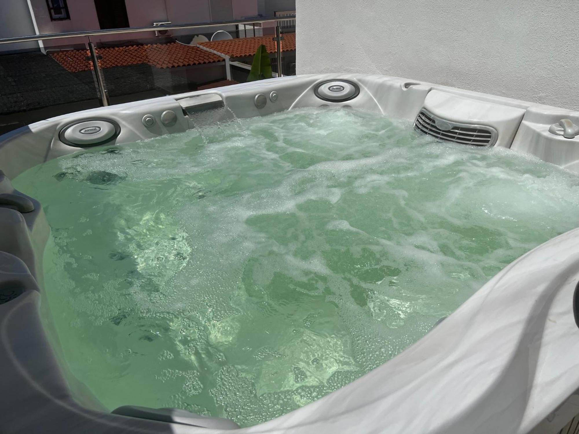 Luxury 4 Bedroom With Jacuzzi & Large Garden Villa Playa de las Americas (Tenerife)