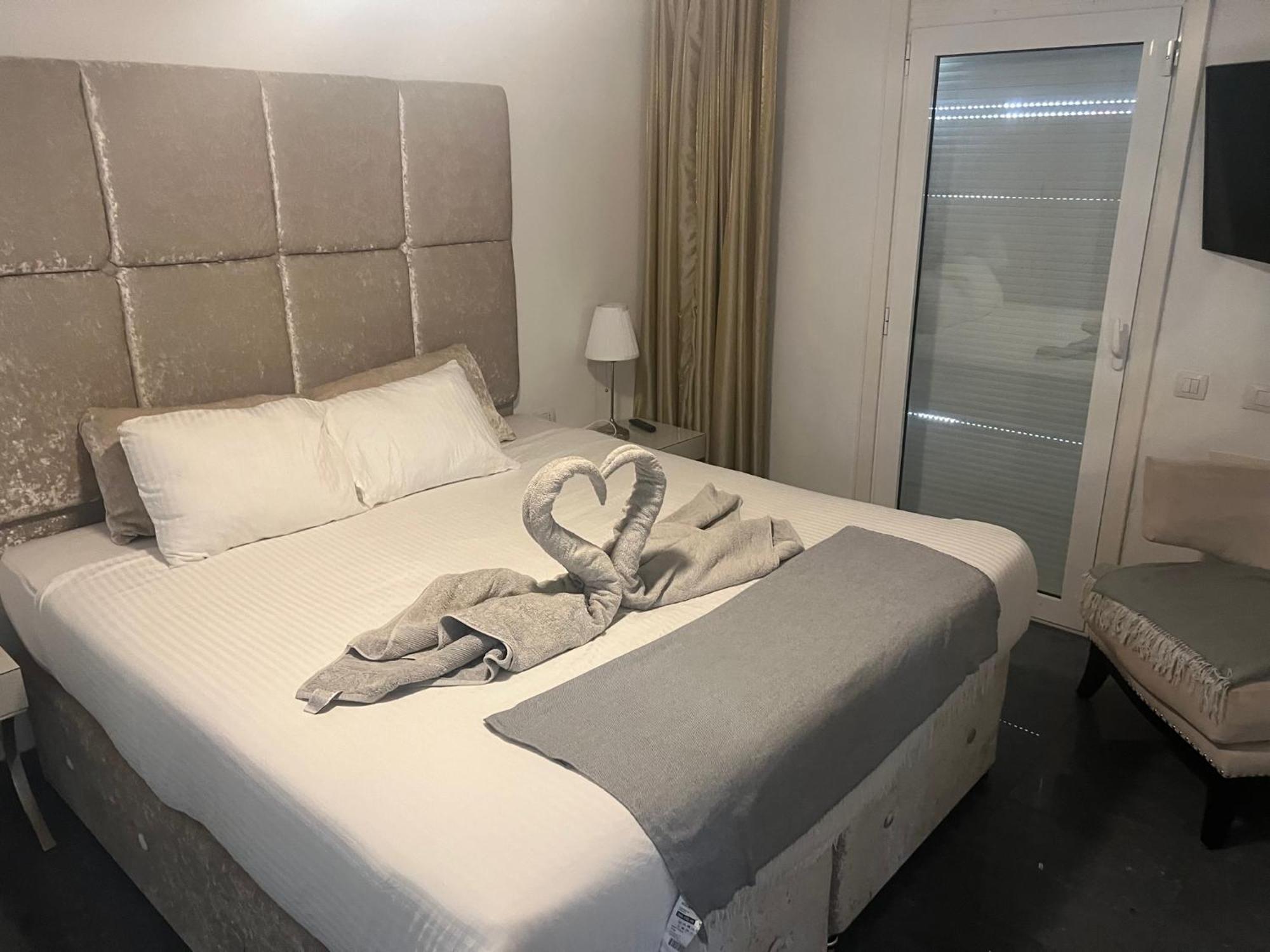 Luxury 4 Bedroom With Jacuzzi & Large Garden *