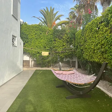 Luxury 4 Bedroom Villa With Jacuzzi & Large Garden Playa de las Americas  Exterior photo