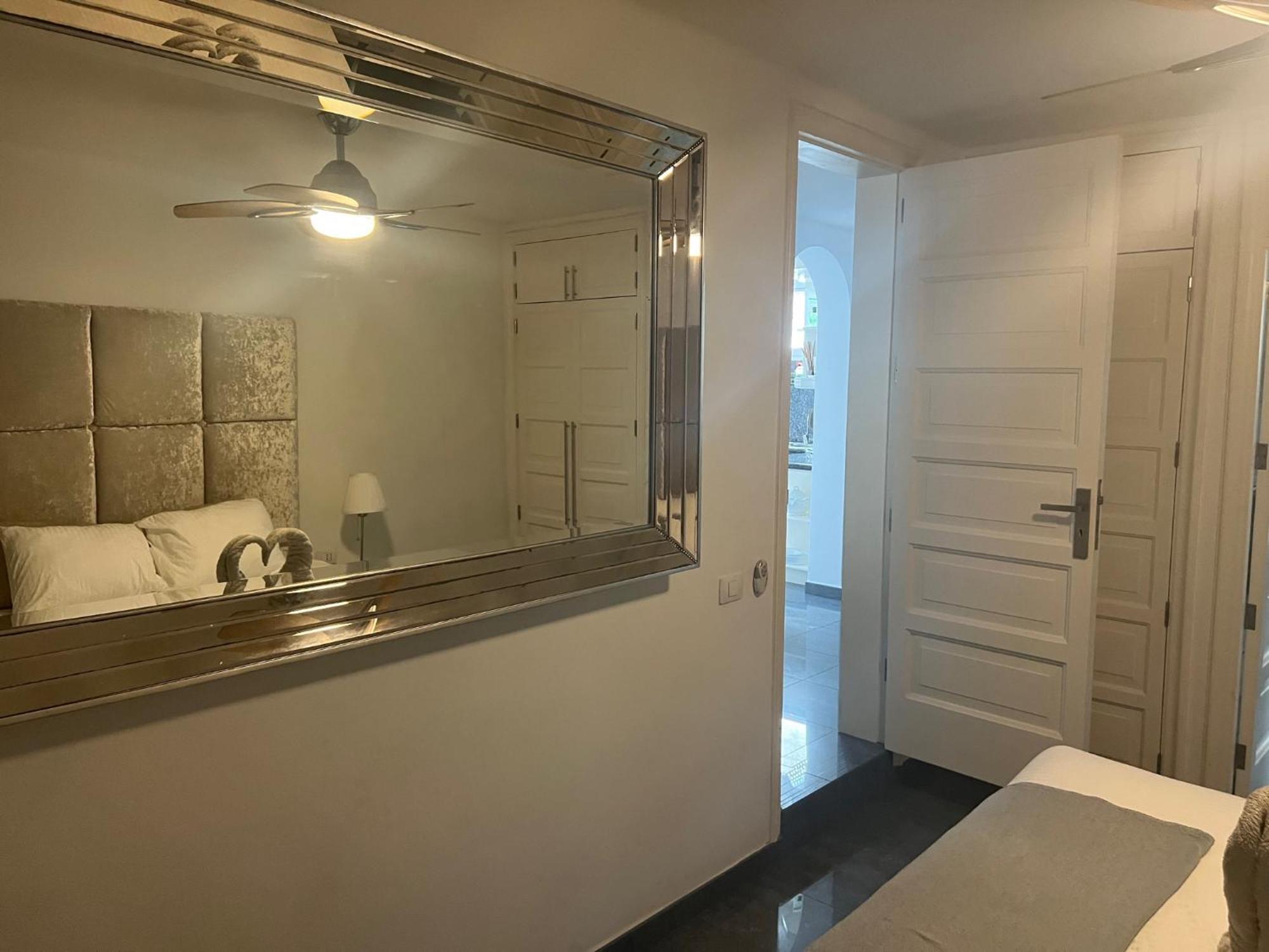 Luxury 4 Bedroom With Jacuzzi & Large Garden Playa de las Américas