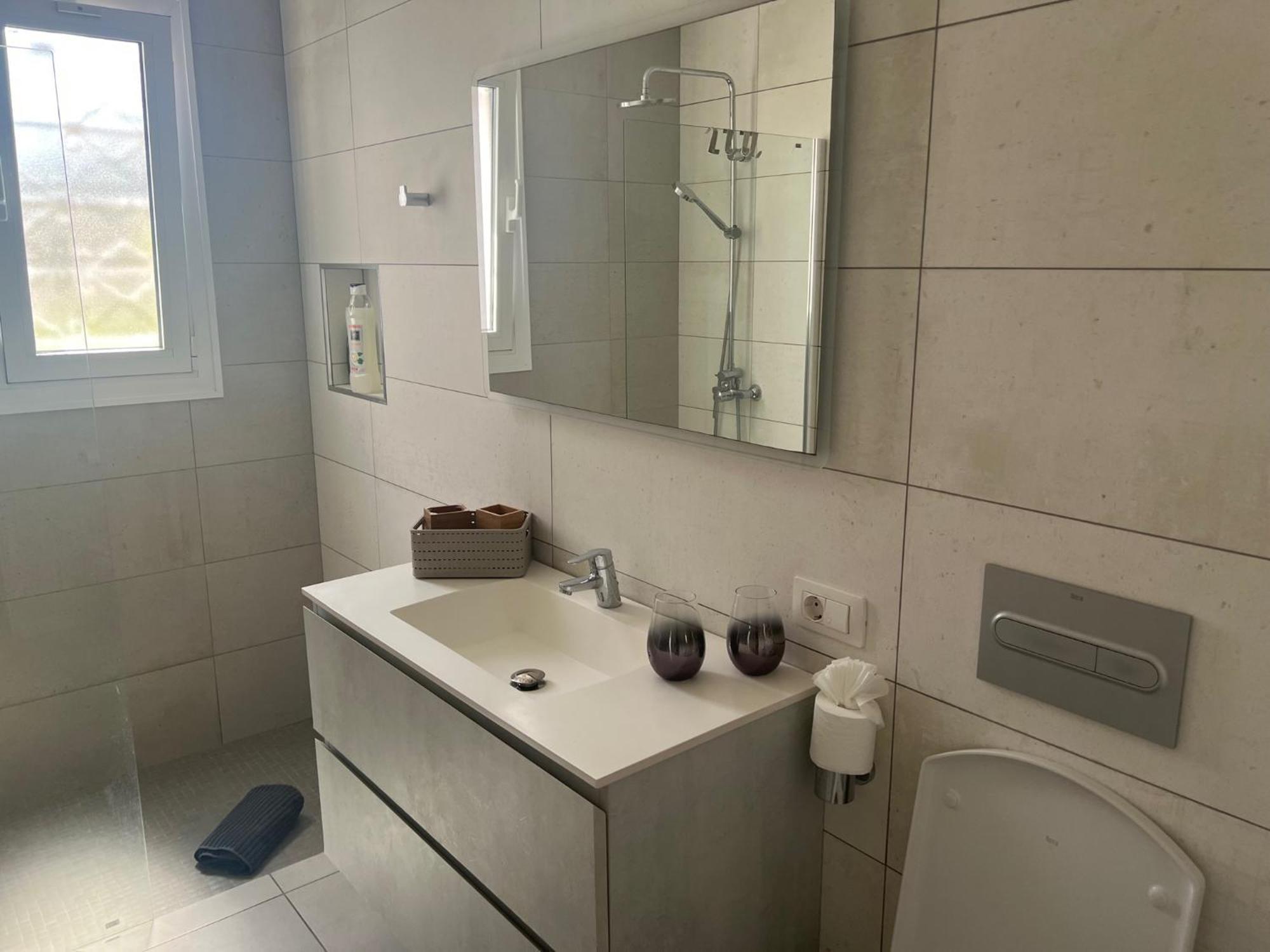 Luxury 4 Bedroom With Jacuzzi & Large Garden