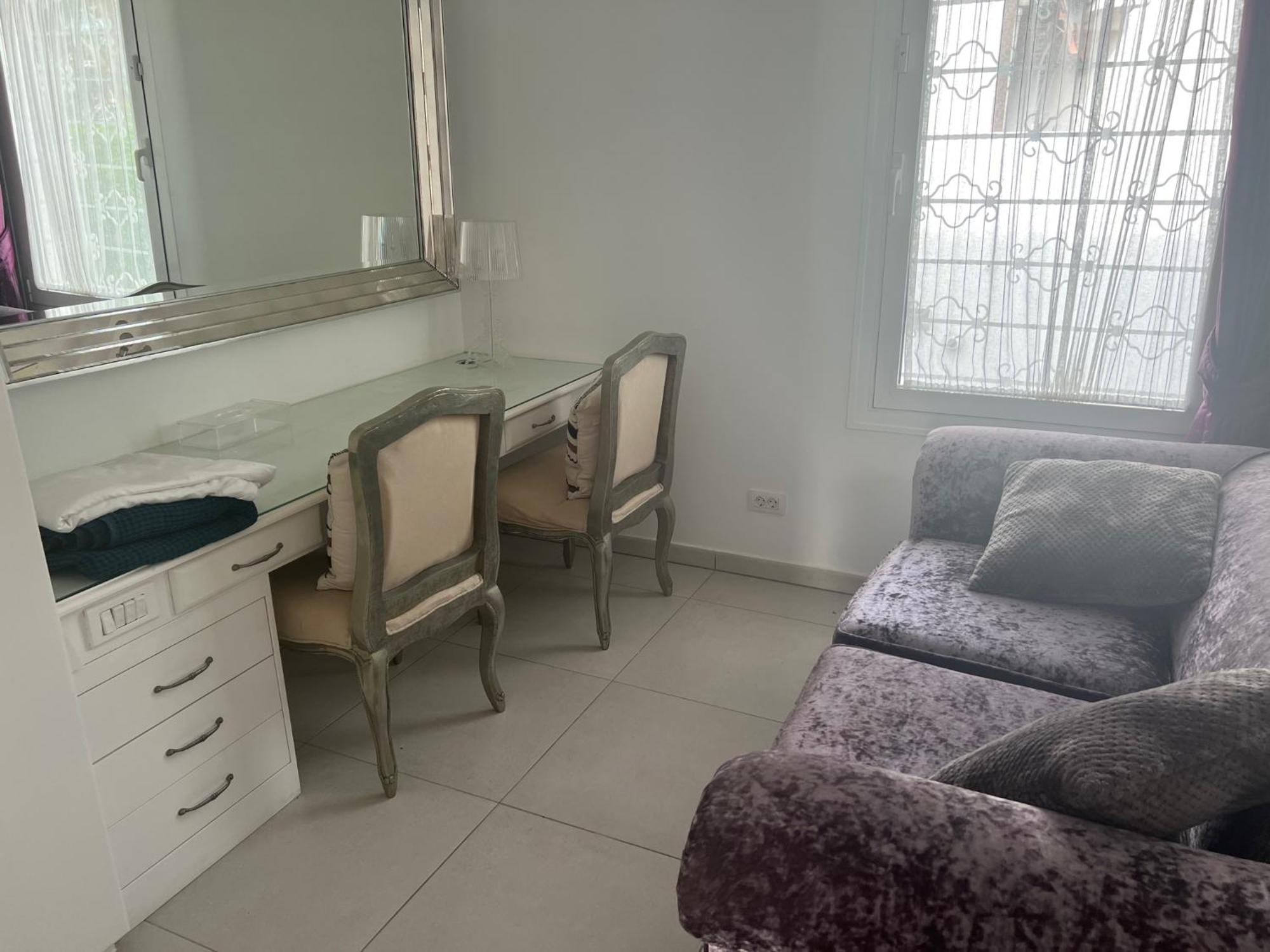 Villa Luxury 4 Bedroom With Jacuzzi & Large Garden