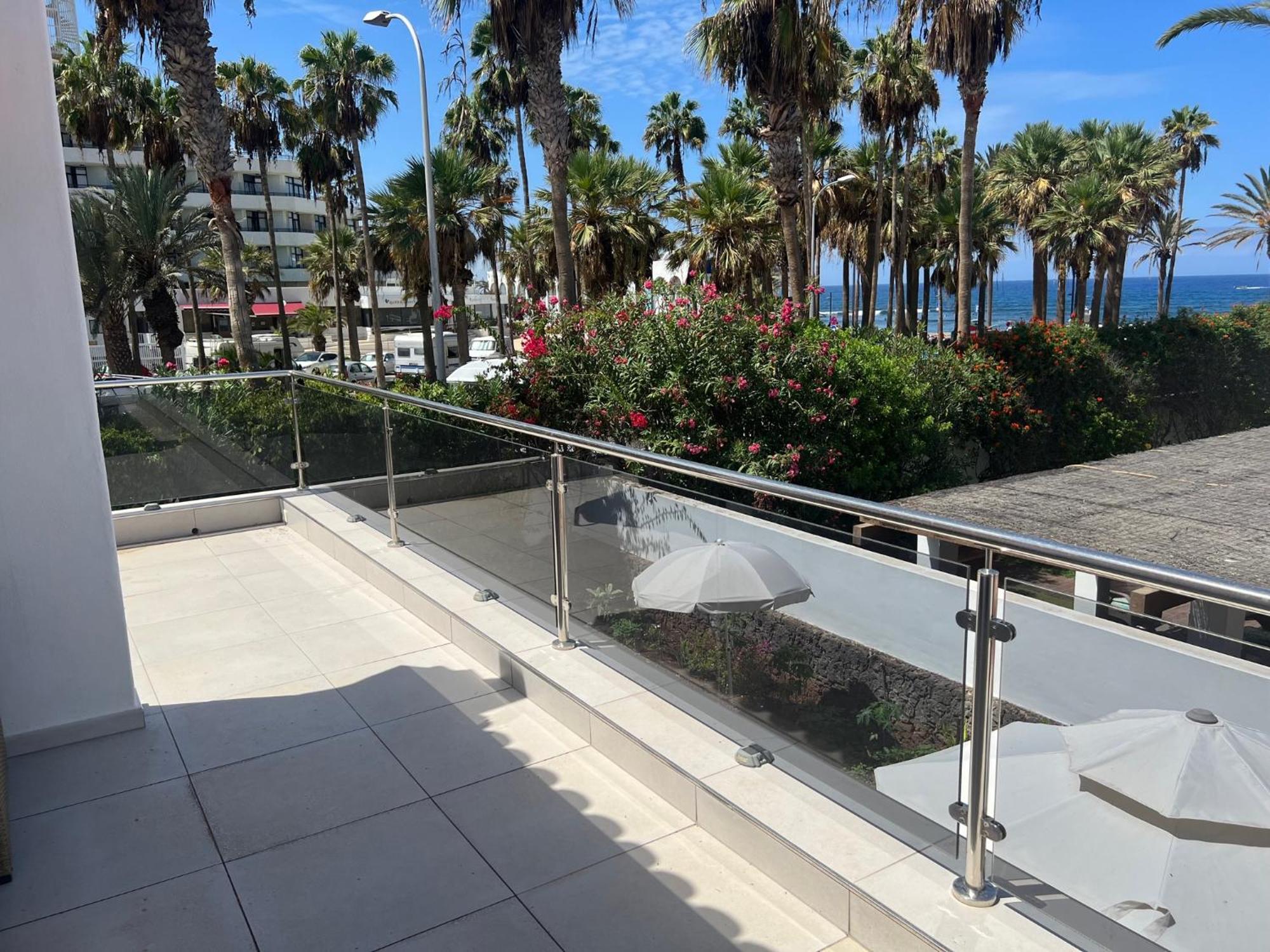 Luxury 4 Bedroom With Jacuzzi & Large Garden Villa